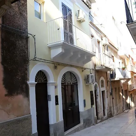 Izzhome Orange Apartment Ragusa
